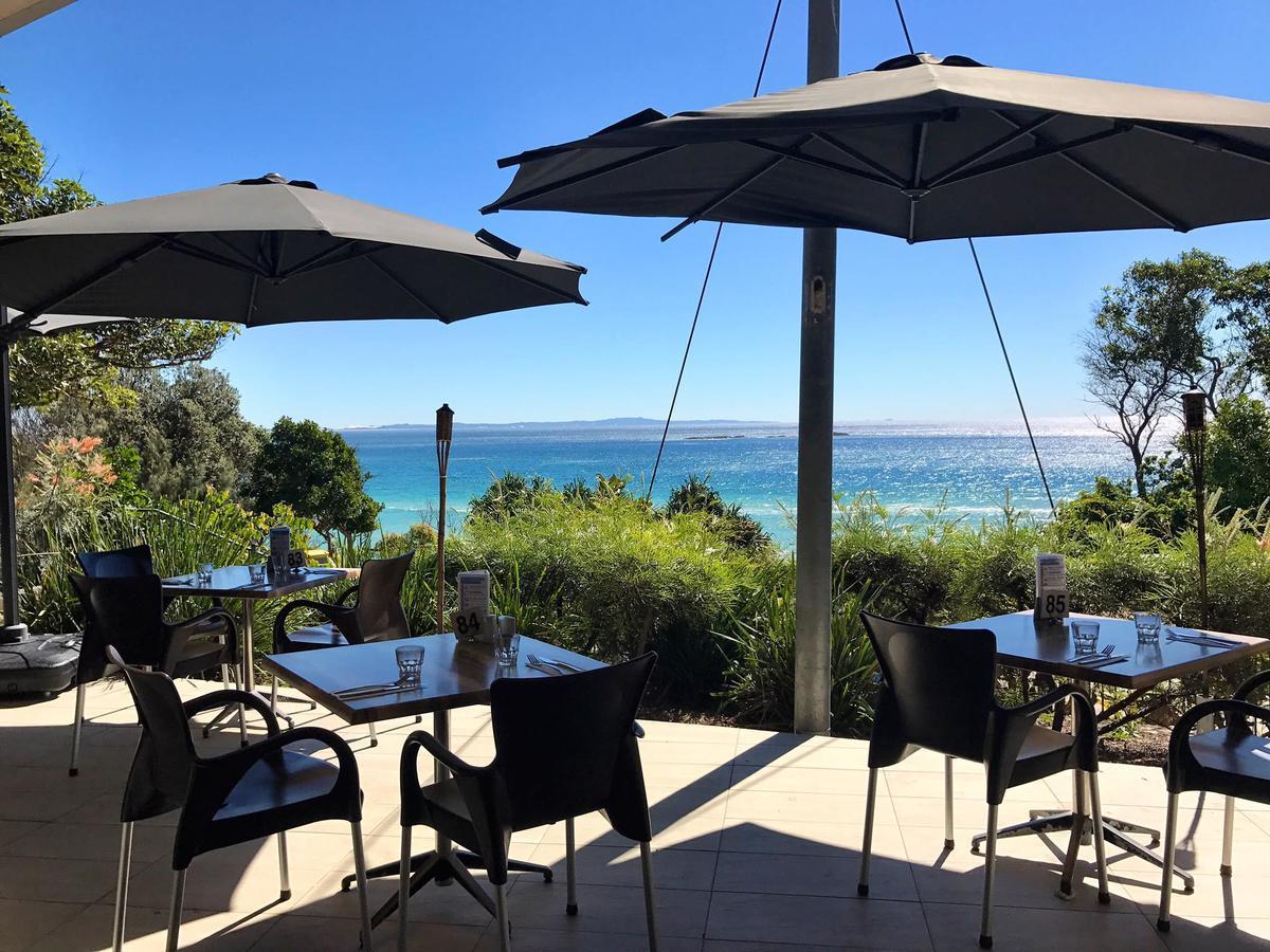 بوينت لوكاوت Stradbroke Island Beach Hotel المظهر الخارجي الصورة